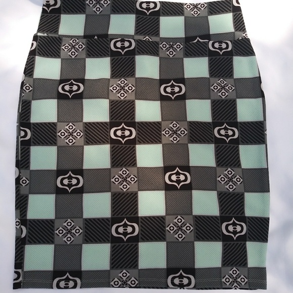 LuLaRoe Cassie Pencil Skirt - Picture 2 of 4